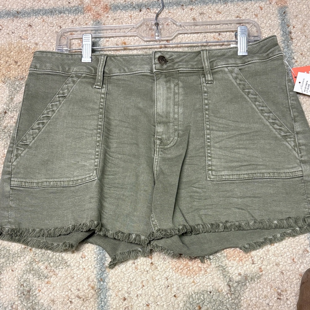 Vigoss Marley Mid Rise Cargo Short in Light Olive Size 32
